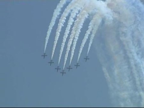 Miles de aviones sobrevuelan la playa de La Malagueta
