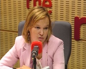 Pajín asegura que alejarse del pacto tiene consecuencias