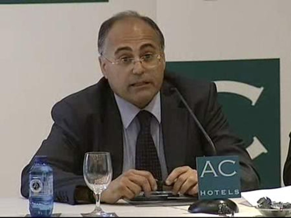 El representante de Eto'o asegura que la intención del delantero es "quedarse"