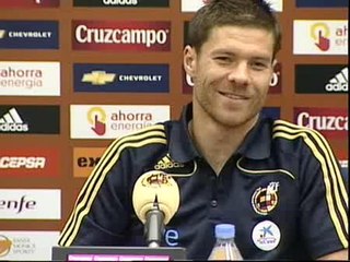 Xabi Alonso: "Soy compatible con Xavi y Senna"