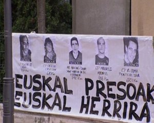 Cartel con etarras en Uribarri