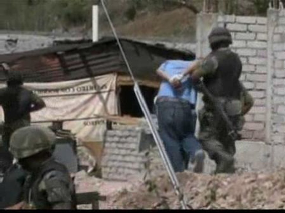 80 policías mexicanos detenidos por corrupción