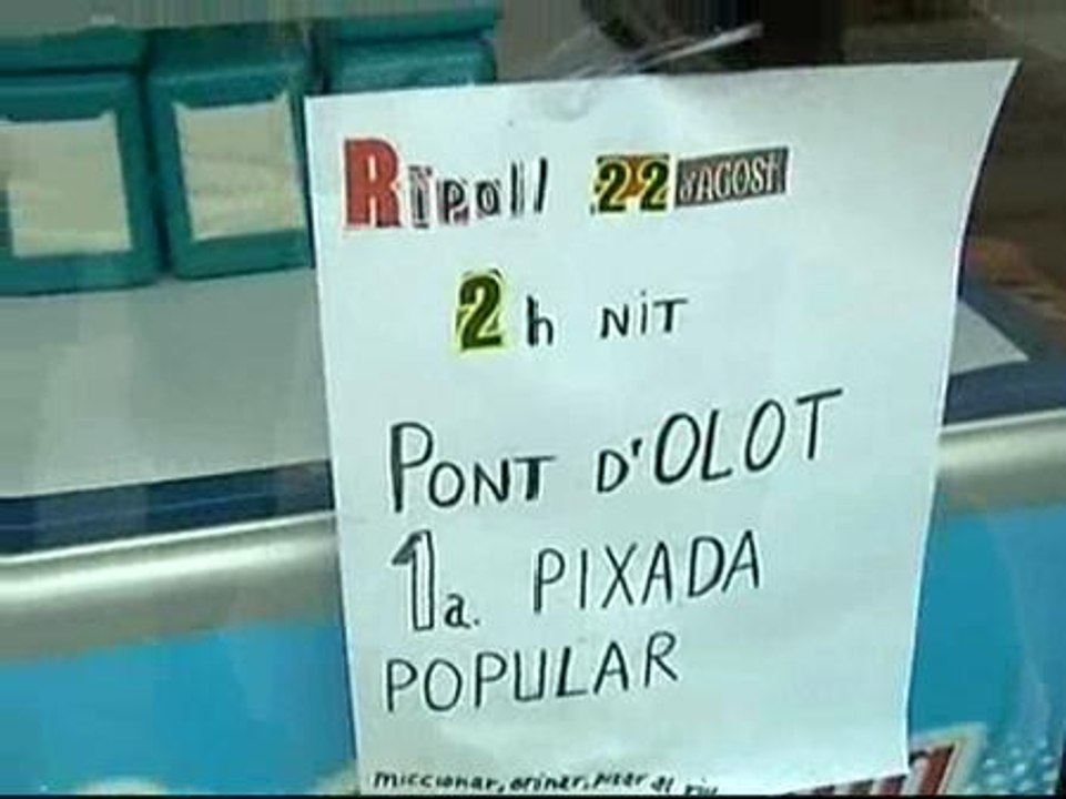 'Meada popular' en Girona en apoyo a dos jóvenes multados por orinar en la calle