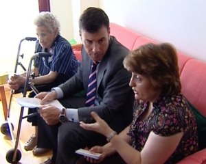 Madrid le debe una casa a dos dependientes