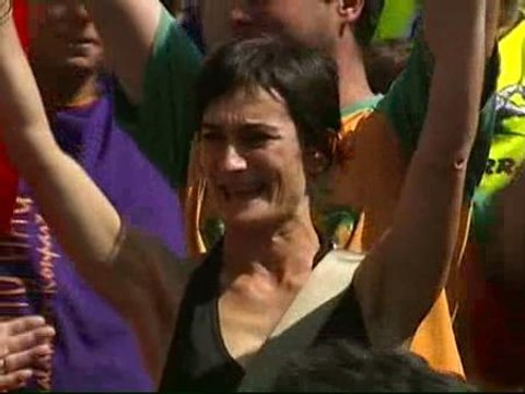 Las comparsas acusan a PP y PSE de acoso mediático a la txupinera