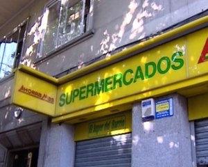 Tres heridos en un incendio en Madrid