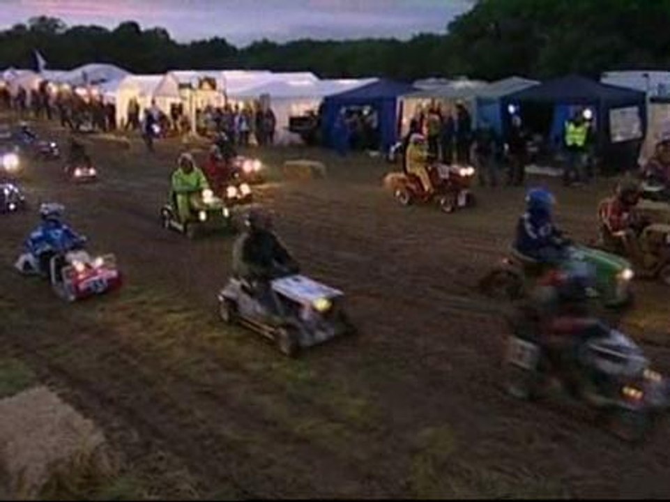 Carrera de tractores en un barrizal