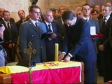 Zapatero condecora a los dos guardias civiles asesinados