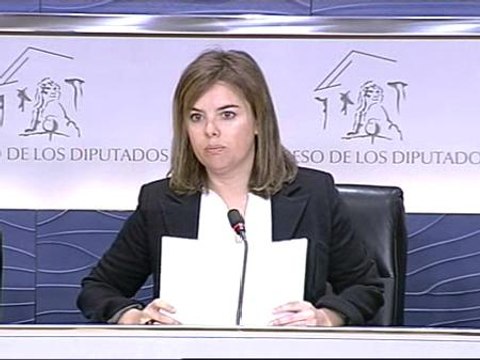 Sáenz de Santamaría llama jubilado a Chaves