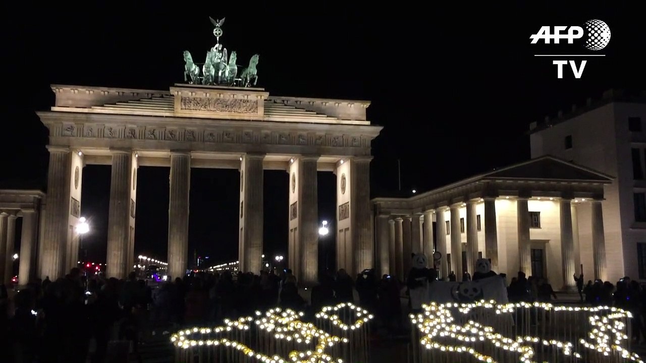 "earth hour": brandenburger tor im dunkeln