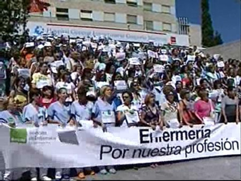 Enfermeros de toda España se concentran para expresar su indignación por el 'caso Rayan'