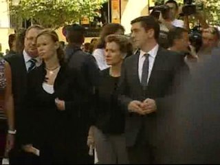 Скачать видео: Abucheos a Patxi López y Leire Pajín a su llegada al funeral