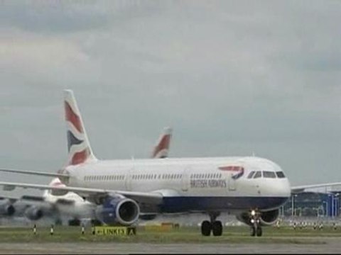 Varias aerolíneas británicas vetan a los sospechosos de tener gripe A