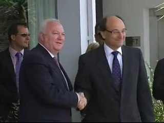 Moratinos traspasa la Verja de Gibraltar