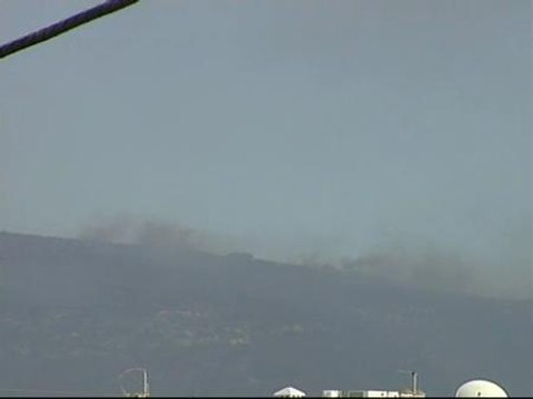 Desalojan a 700 turistas en Cádiz por un incendio forestal