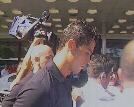 Cristiano Ronaldo escoltado por seguridad