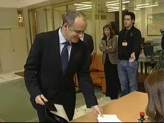 El PNV presenta la candidatura de Ibarretxe