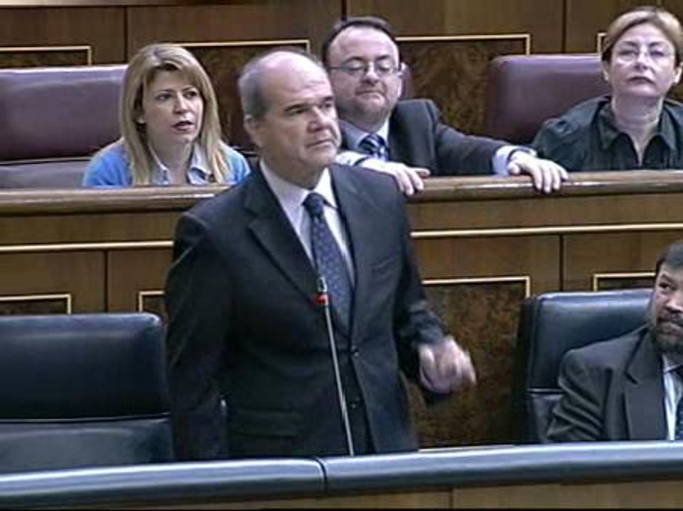 Chaves: "Ustedes ven la crisis como una bendición que les ha caído del cielo"