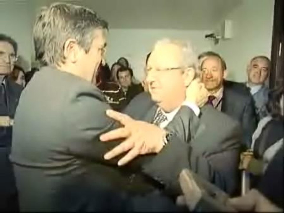 Euforia y felicitaciones entre los socialistas vascos frente a la frialdad y silencio del PNV