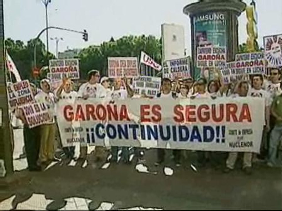 Los trabajadores de Garoña piden la continuidad de la central frente al Congreso