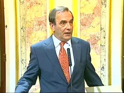 El PSOE descarta subir los impuestos a las rentas más altas