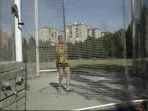 Javier Cienfuegos consigue el récord del mundo junior en lanzamiento de martillo