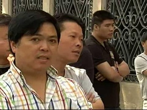 Más de 100 empresarios chinos se concentran ante el Departamento de Interior catalán