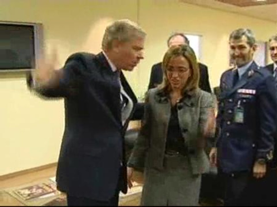 Chacón sale satisfecha de la reunión con el secretario general de la OTAN