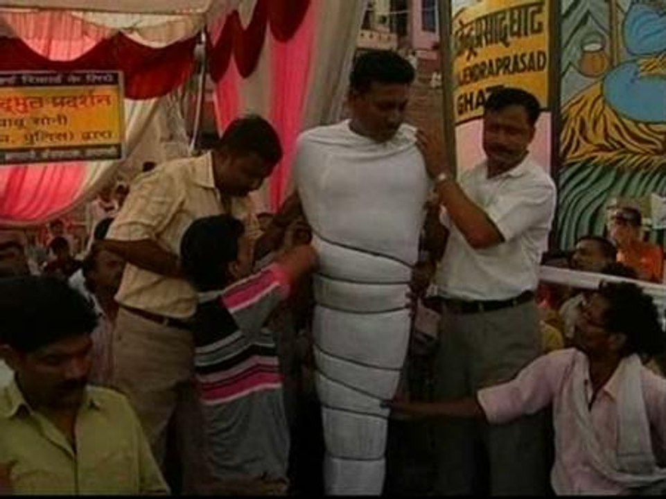 Nadar atado de pies y manos, ¿imposible?