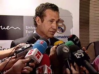 Valdano: "Estamos barajando tres nombres para el banquillo"