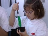 Niños con síndrome de down aprenden magia