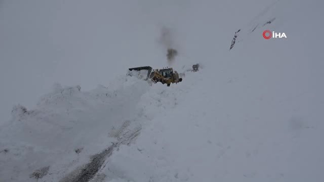 Van-Bahçesaray Yolu Ulaşıma Açıldı, Araçlara Geçiş İzni Verilmiyor