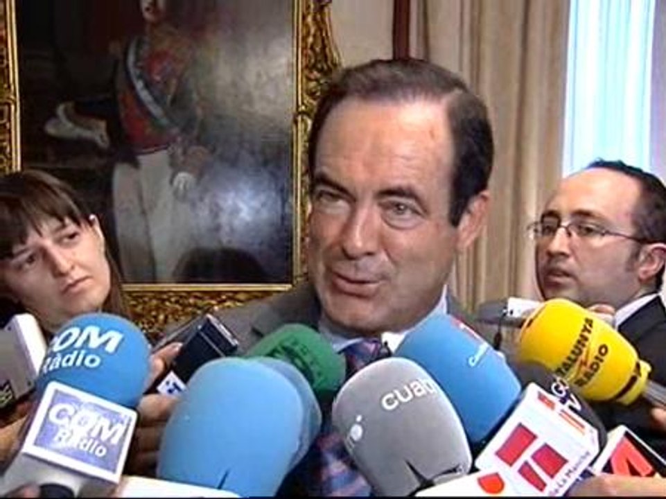 Bono: "En el PSOE no todos pensamos milimétricamente igual"