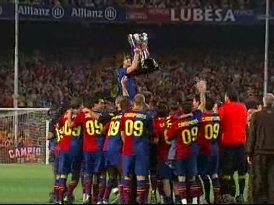 El Camp Nou festeja la Liga y la Copa