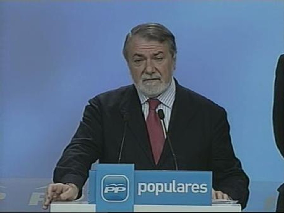 Mayor Oreja: "En el PP sabemos que tenemos que hablar del desempleo"