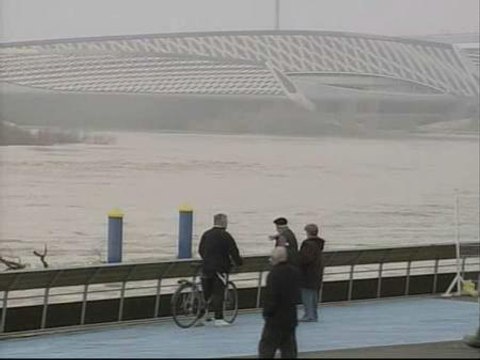 La crecida del Ebro llega a Zaragoza