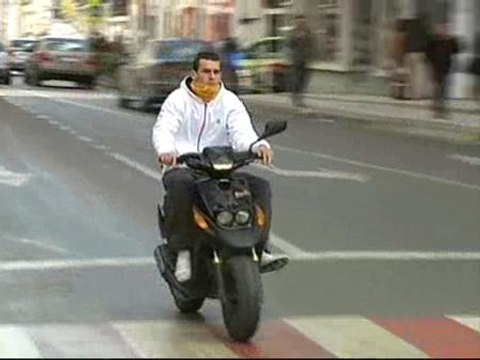 Los motoristas sin casco perderán tres puntos del carnet