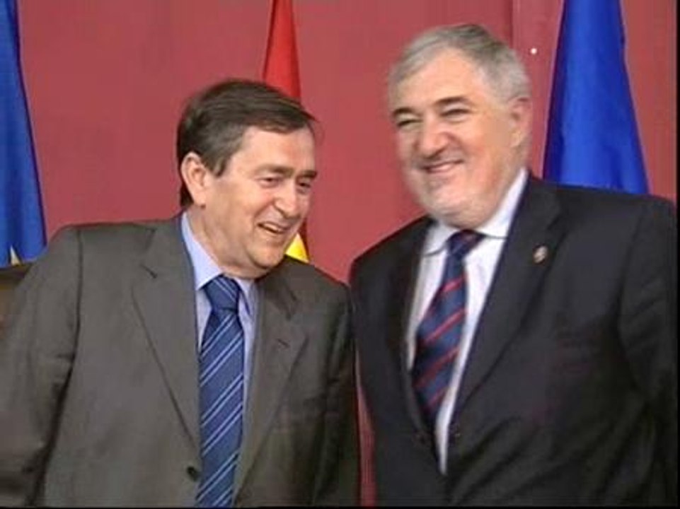 Los sindicatos de la Policía anuncian una querella contra Conde-Pumpido