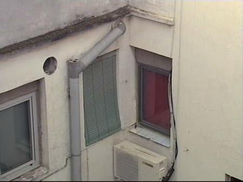 Cae desde un sexto piso y se rompe un tobillo