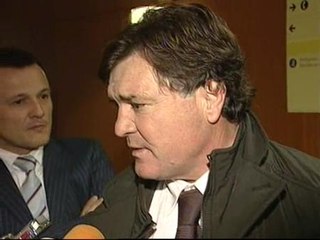Camacho: "El Madrid es el club más grande del mundo y debería tener tranquilidad"