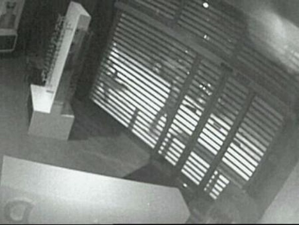 Varios vecinos lanzan objetos a tres jóvenes que intentaban robar una óptica de Las Tablas