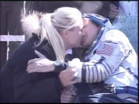 El turista espacial regresa a la tierra tras sus segundas vacaciones espaciales