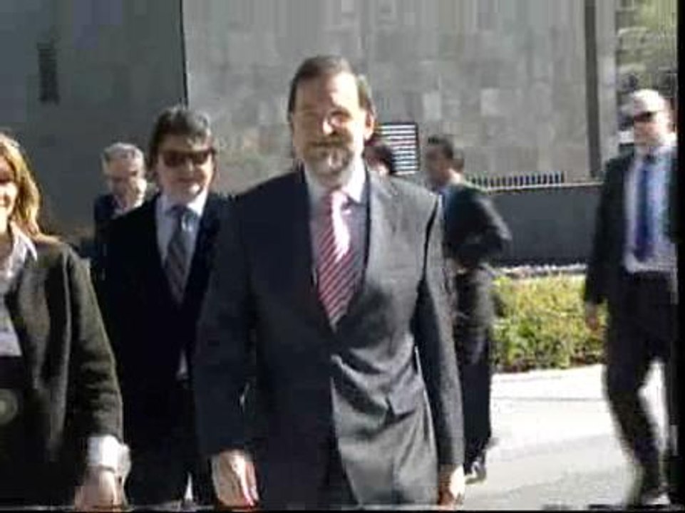 Rajoy afirma que el PP "no se hunde nunca" y que es "el partido más importante de España"