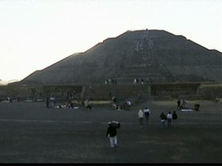 Unas 20.000 personas se subieron a la Pirámide del Sol en México por el equinoccio