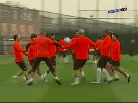 Buen rollo en el entrenamiento del Barça