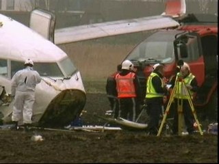 Télécharger la video: 31 heridos siguen graves tras el accidente aéreo en Amsterdam