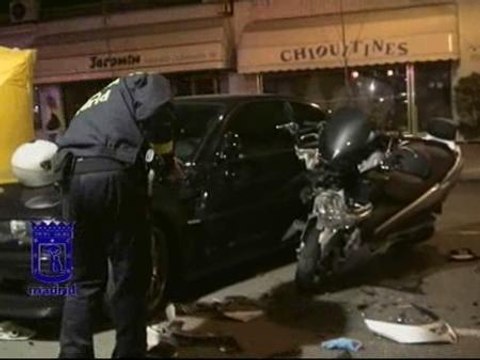 Una mujer resulta herida grave al chocar una moto y un turismo en Madrid