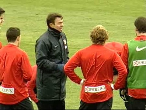Abel Resino dirige su primer entrenamiento en el Atlético