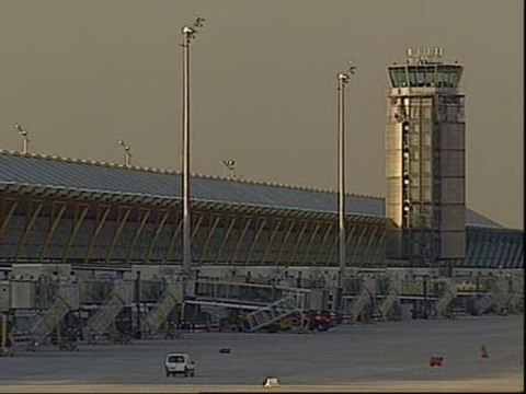 El PP propone que el aeropuerto de Barajas pase a llamarse Adolfo Suárez