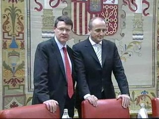 Sebastián defiende la compra de 20 millones bombillas de bajo consumo